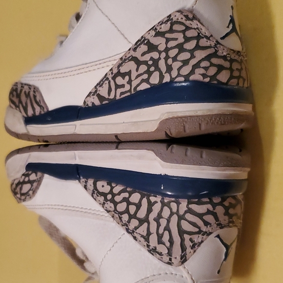 Air Jordan Retro 3 - Child Size 6C - Picture 6 of 16
